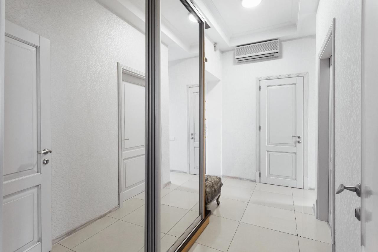 2 Bedroom On Deribasovskaya Str. Odesa Exterior photo